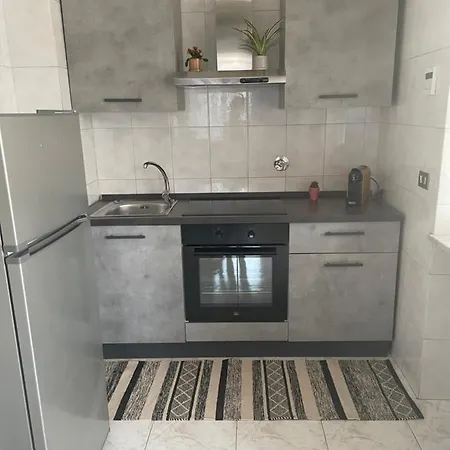 Daniela; E/o Lavoro Apartament Nichelino